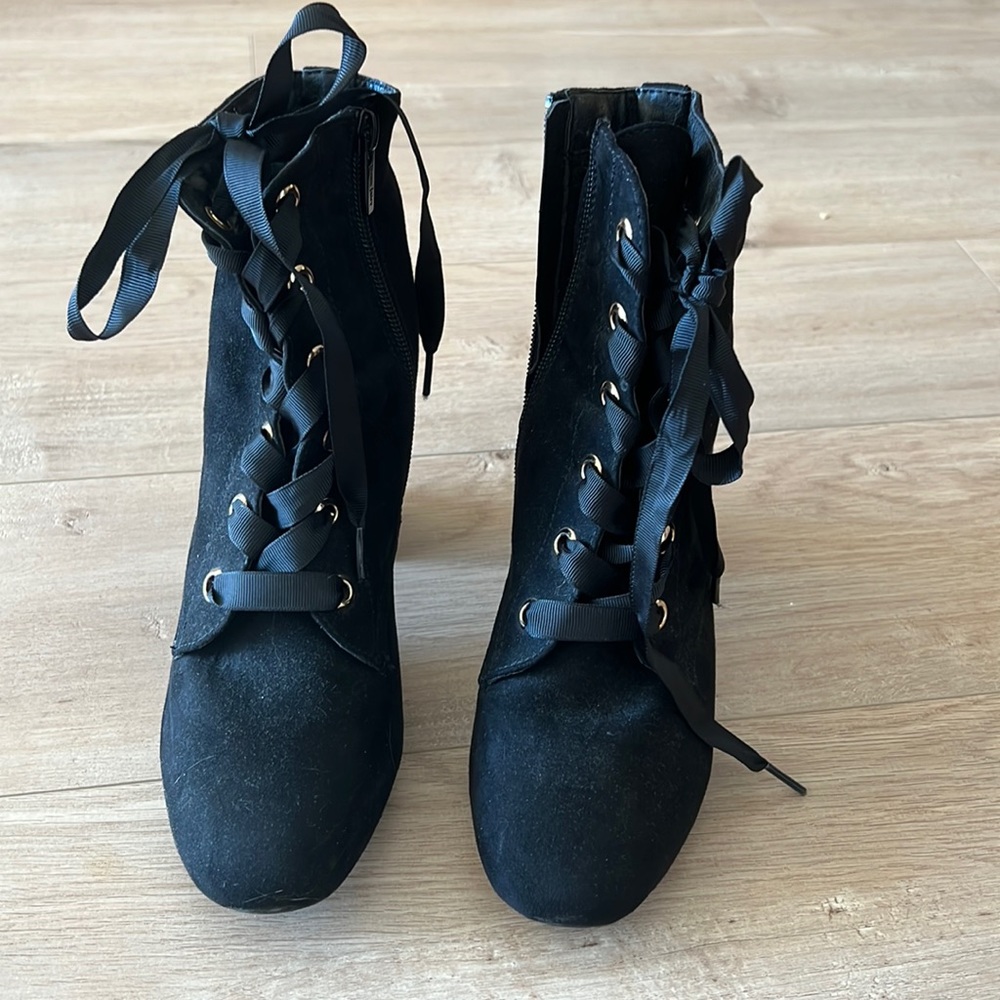 Black ankle boots with ribbon laces